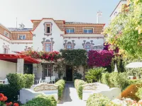 Pergola Boutique Hotel Hotels near Rainha Beach