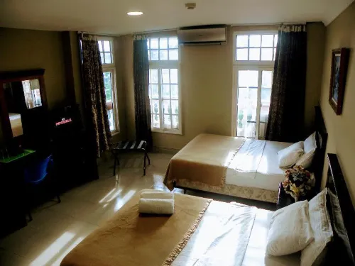 Hotel Meryland فنادق في كولون