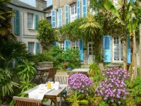 Logis Hotel les Fuchsias Hotels in Saint-Vaast-la-Hougue