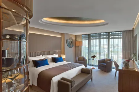 The St. Regis Istanbul Отели рядом с достопримечательностью «Seul Holding»
