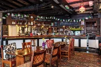 The New Inn by Roomsbooked - bar