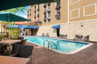 Hampton Inn & Suites Ft. Lauderdale Airport/South Cruise Port - Rooftop Pools