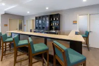 La Quinta Inn & Suites by Wyndham Tulsa Downtown/Route 66 - bar