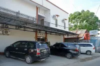 RedDoorz Plus at Hotel Lestari Karema Mamuju Hotels in 