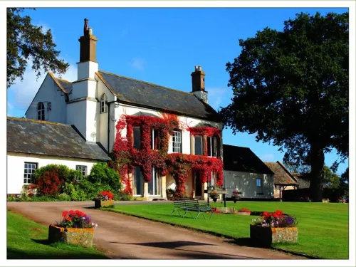 Benhall Farm Holidays Hotel di Bridstow