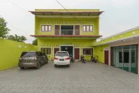 RedDoorz Syariah Near Uisu Medan Hotels in Medan Kota
