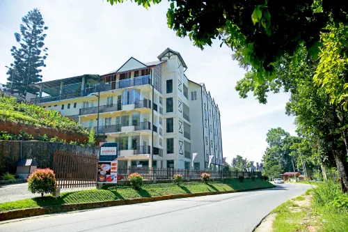 Glenloch Tea Factory Hotel فنادق في Deltota