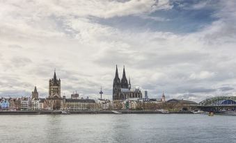 Premier Inn Cologne City Sud hotel