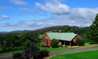 Ravensbourne Escape - Cedar Lodge