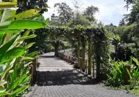 Botanica Nature Resort Hoteles en East Likupang