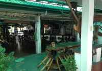 Harleys Pub and Hotel - parking