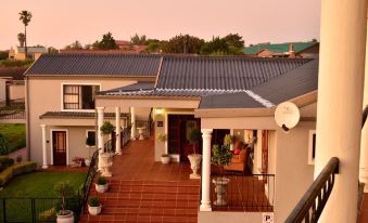 Sea Whisper Guest House & Self Catering