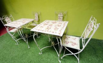 Decoupage Homestay