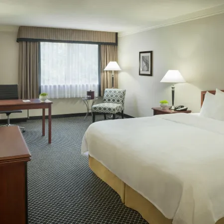 Toronto Don Valley Hotel Отели рядом с достопримечательностью «Утесы Скарборо»