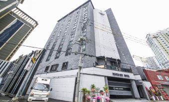 Brown-Dot Hotel Gupo