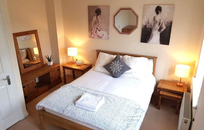 Caspian House (4 Bedrooms) - Serviced Accommodation