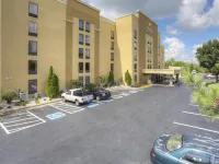 Comfort Inn & Suites - parking