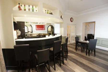 Hotel Giglio Dell'Opera Отели в г. Пномпень