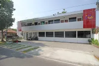 RedDoorz @ Jalan Ringroad Selatan Hotellit kohteessa Panggungharjo