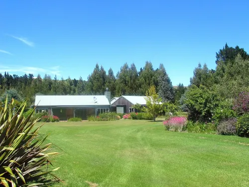 Whakaipo Lodge Hotels in Kinloch