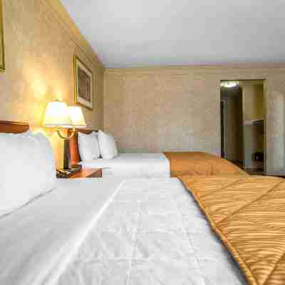 Clarion Hotel & Conference Center Rooms