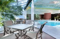 Hilton Chicago/Oak Lawn - Pools