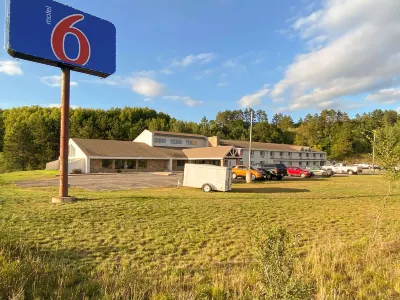 Motel 6 Norway, MI