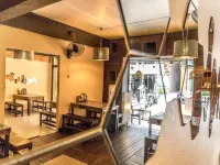 Infinity Guesthouse Отели рядом с достопримечательностью «Мэхад»