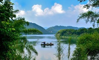 Hejiang Peninsula Hotel