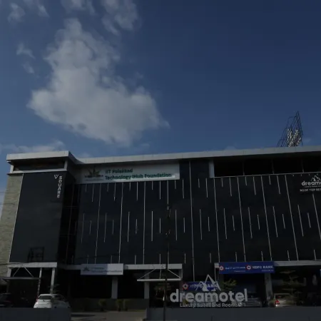 Dreamotel Luxury Suites and Rooms