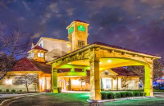科羅拉多斯普林斯南機場拉昆塔溫德姆套房飯店 夏延山（Cheyenne Mountain）附近的飯店