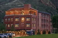The Eddy Taproom & Hotel - Parkplatz