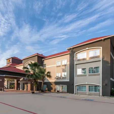La Quinta Inn & Suites by Wyndham Houston New Caney