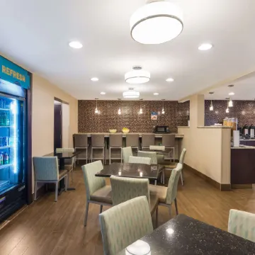 Clarion Pointe Downtown