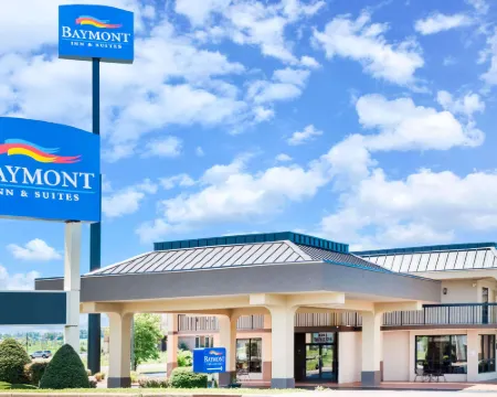 Baymont by Wyndham Clarksville Northeast Hotels in Clarksville