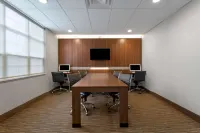 Microtel Inn & Suites by Wyndham Niagara Falls - Parkplatz