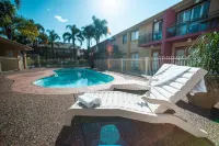 Ramada Hotel & Suites by Wyndham Sydney Cabramatta - Yüzme Havuzu