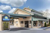 Days Inn by Wyndham Woodbury Long Island - breakfast