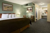 Days Inn & Suites by Wyndham Trinidad - 2-Star