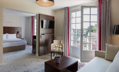 Best Western Blanche de Castille Dourdan - Housity