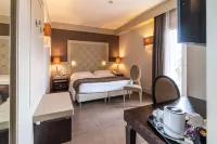 Best Western Plus Hotel Perla del Porto Hotel dekat Chiesa Santa Maria Di Porto Salvo