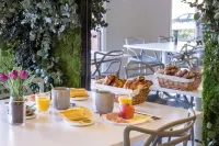 Sure Hotel by Best Western St-Amand-Les-Eaux - Parking
