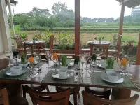 Alamanda Family Villas, Pool & Local Tours Hotels in Gamping