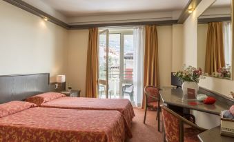 1. Hotel Dr..