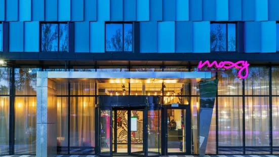 卡託維茲機場 Moxy 酒店