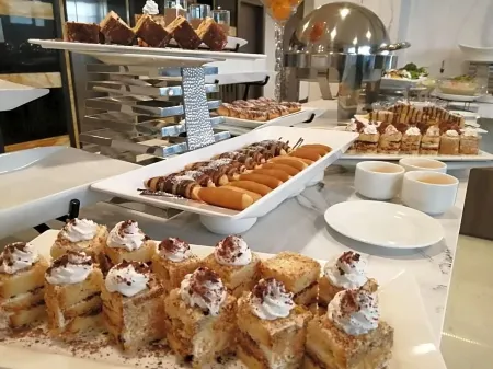 Aquila Hotel Отели рядом с достопримечательностью «City Walk»