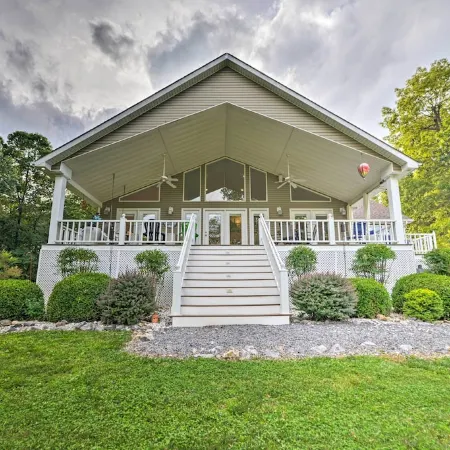 Kentucky Lake House with a Great Outdoor Space!