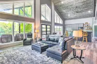 Outdoor Entertainment Space Home in McQueeney - Wifi
