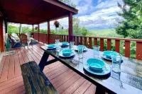 Game Room & Fire Pit: Picturesque Cabin in Murphy - Country Houses