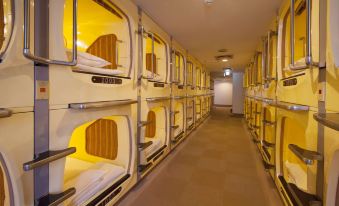 Sauna & Capsule Hotel Hollywood - Caters to Men